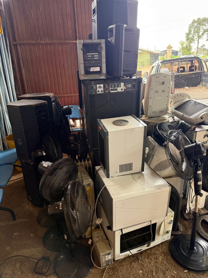 Foto de SUCATA DE EQUIPAMENTOS ELETROELETRÔNICOS E ELETRODOMÉSTICOS