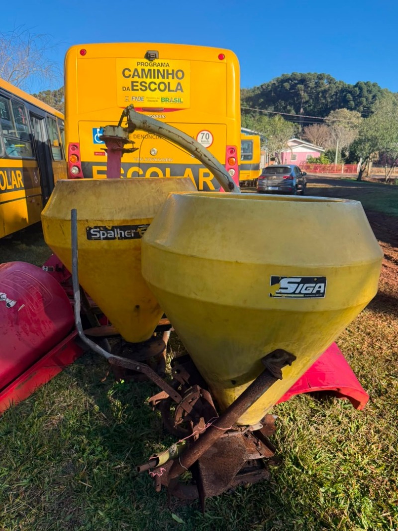 Foto de DISTRIBUIDOR DE SEMENTES/ADUBO/ UREIA